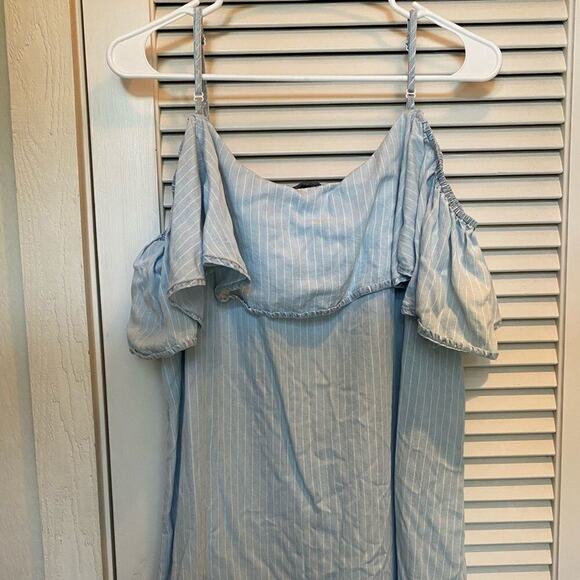 Romeo + Juliet pinstripe cold shoulder mini‎ dress - Picture 3 of 12